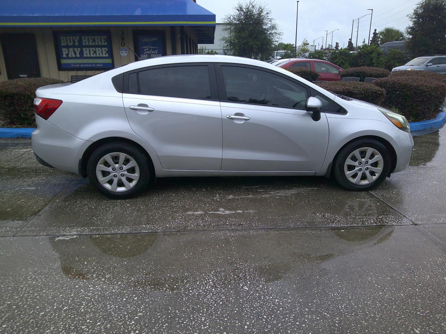 2015 GRAY KIA RIO LX (KNADM4A30F6) , located at 1200 Cassat Avenue, Jacksonville, FL, 32205, (904) 695-1885, 30.302404, -81.731033 - Photo#2